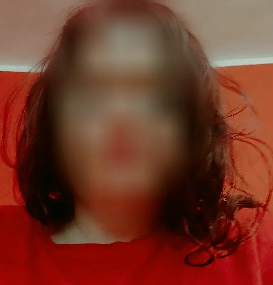 Andrea, 37