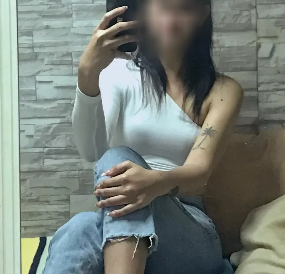 Ela, 32