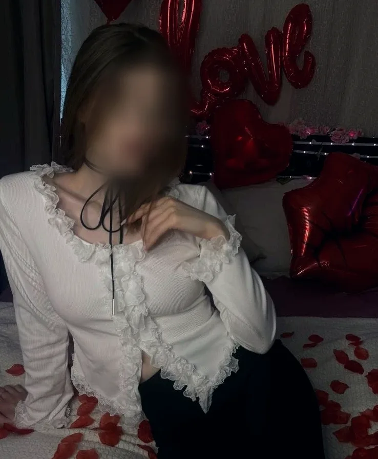 Fiona, 21