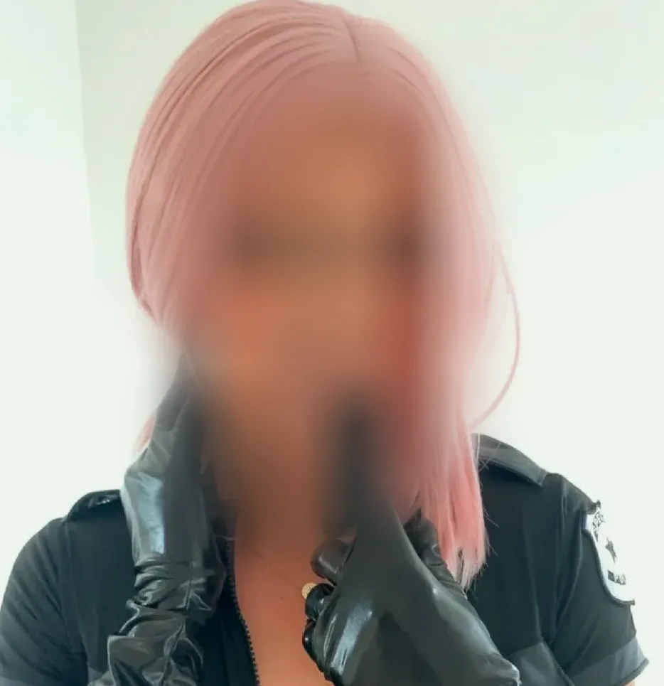 Lilly, 35