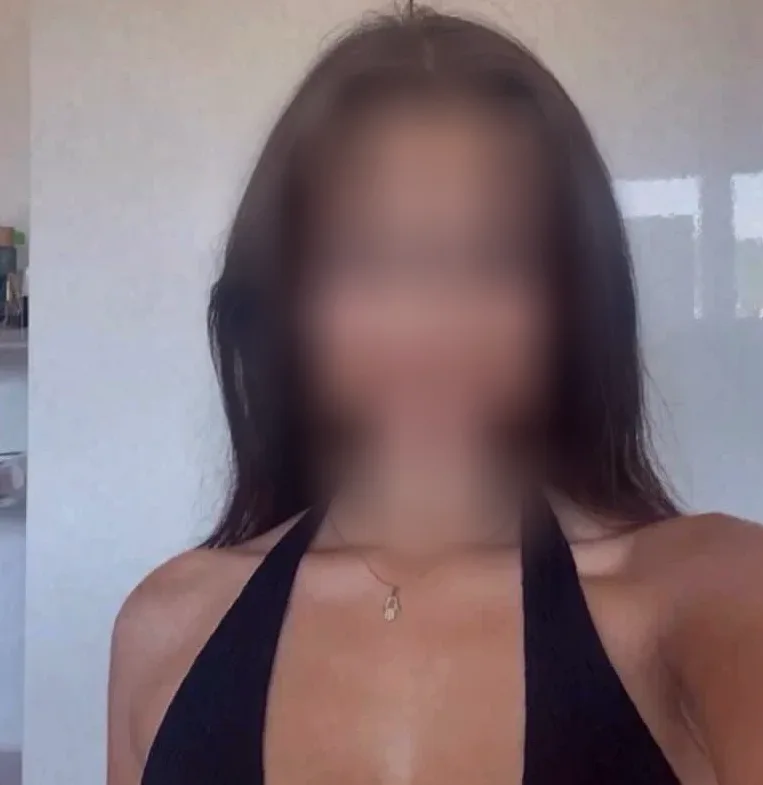Nele, 23