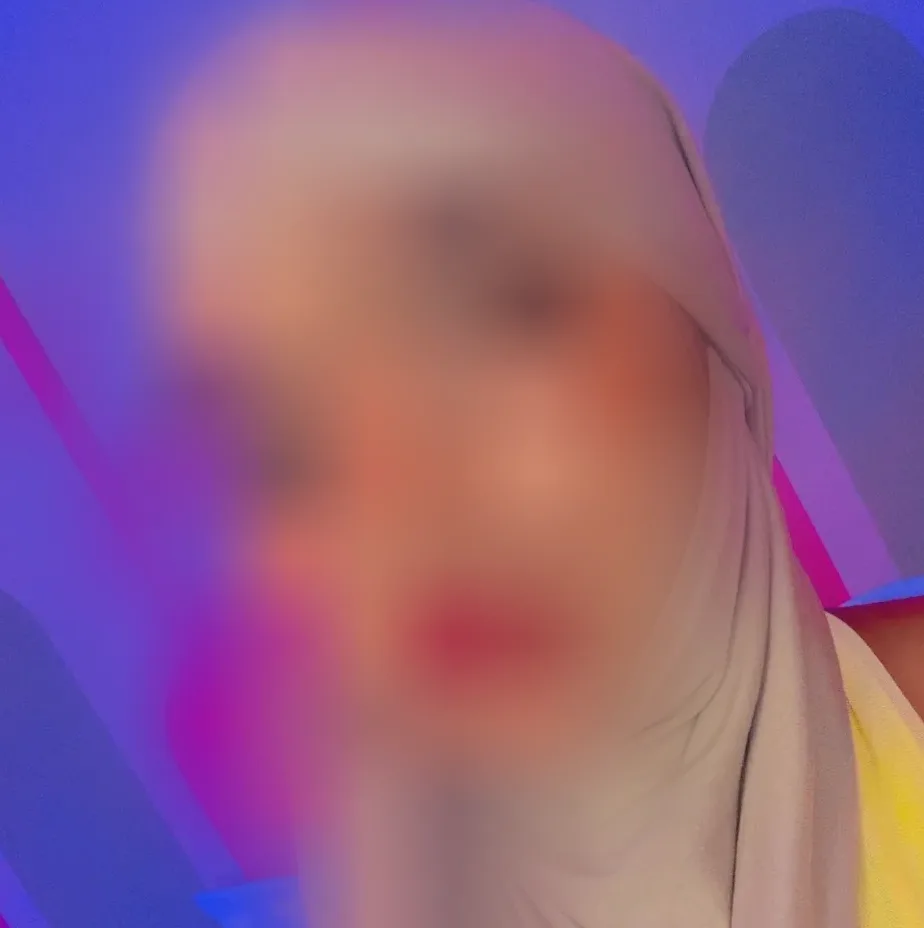 Özlem, 24