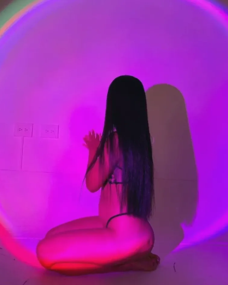 Sandra, 23
