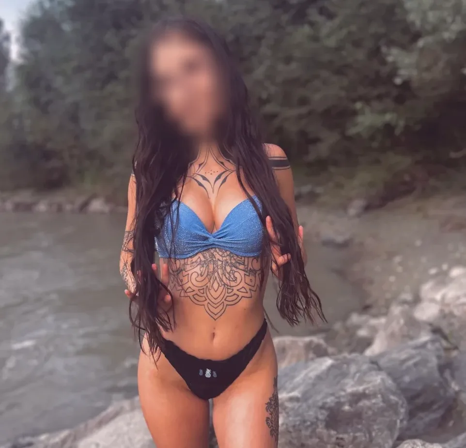 Sarah, 24