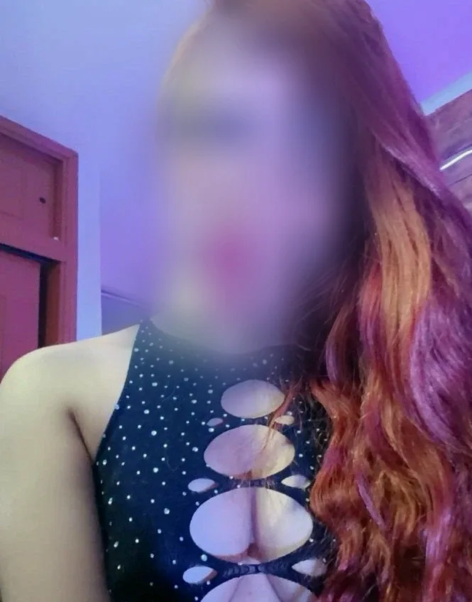 Viktoria, 23