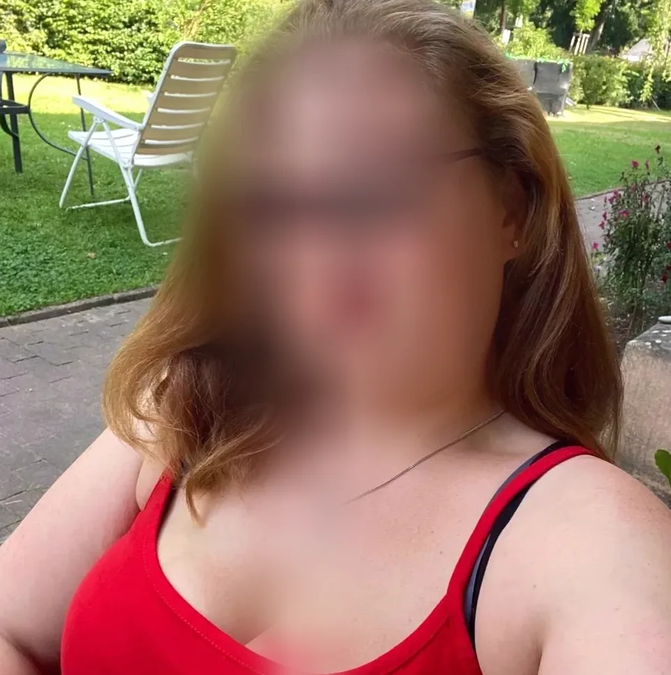 Yasmin, 29